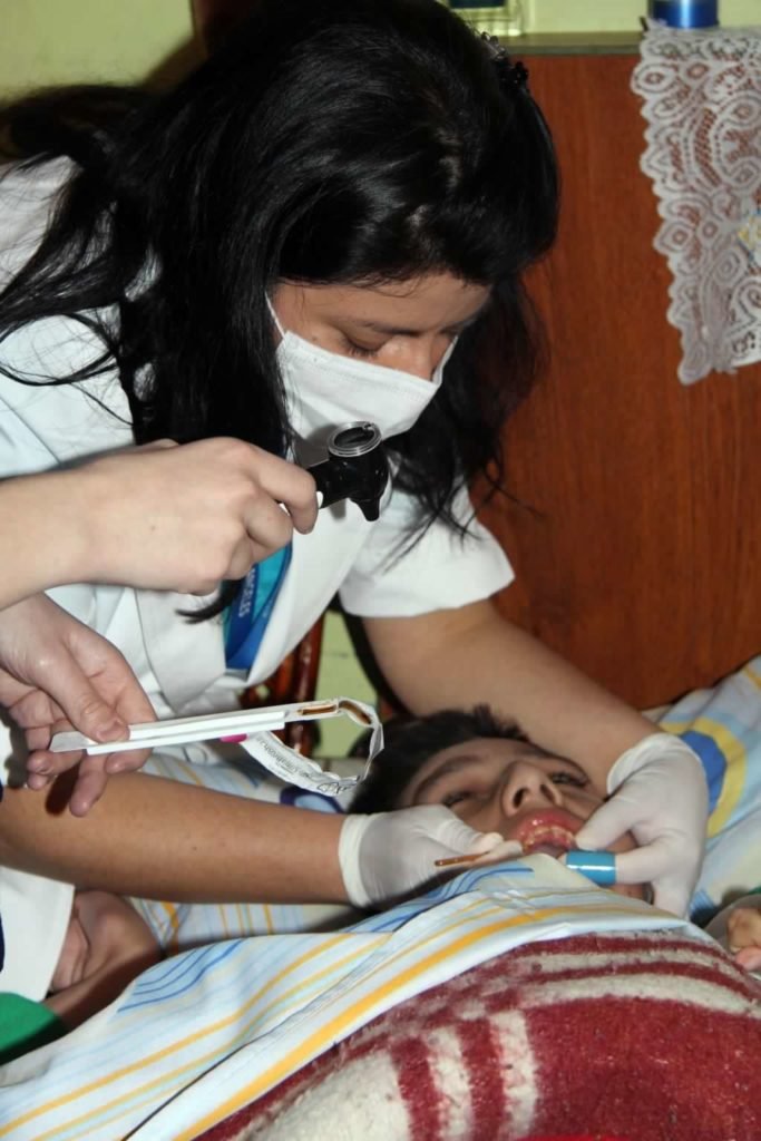 odontologo y dentista a domicilio en lima